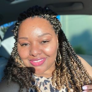 Meet your Posher, Crystal